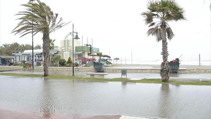 El frío y la lluvia dan paso hoy a alertas por fuerte viento en la costa