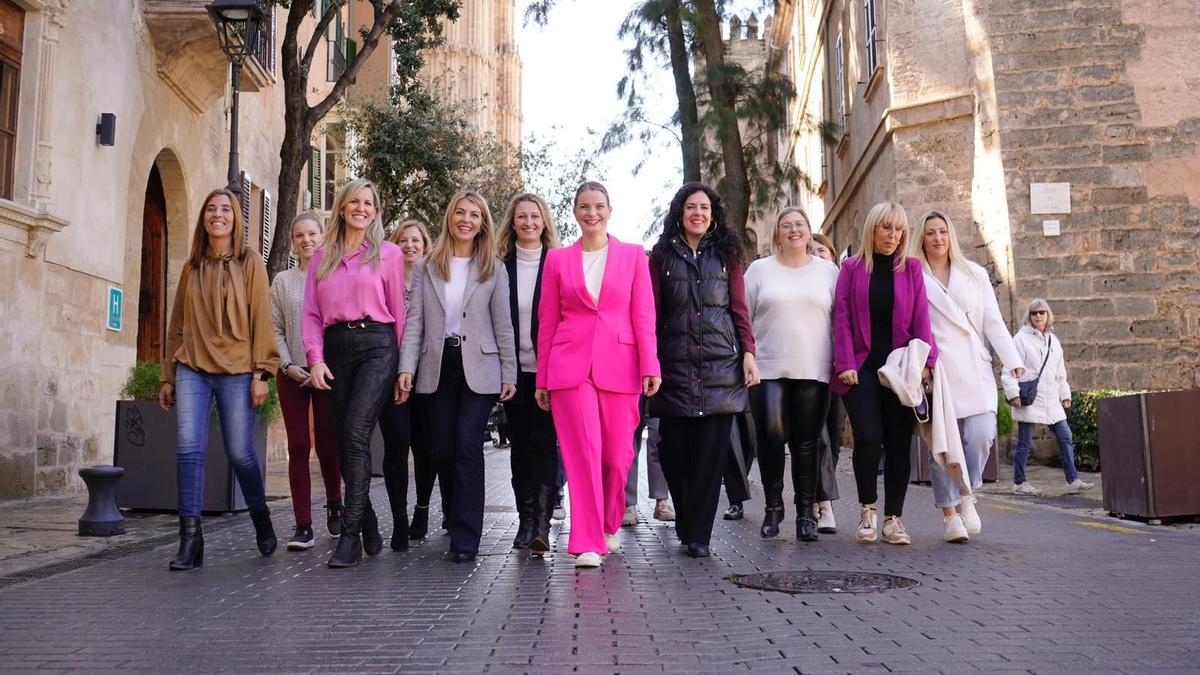 Marga Prohens, ayer en Palma junto a otras dirigentes de la formación.