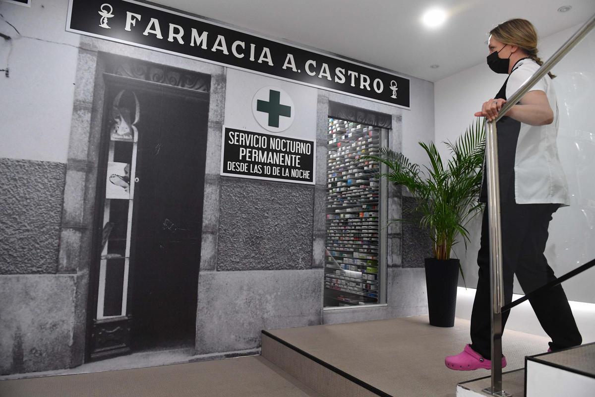 Interior de la farmacia Castro en Cuatro Caminos
