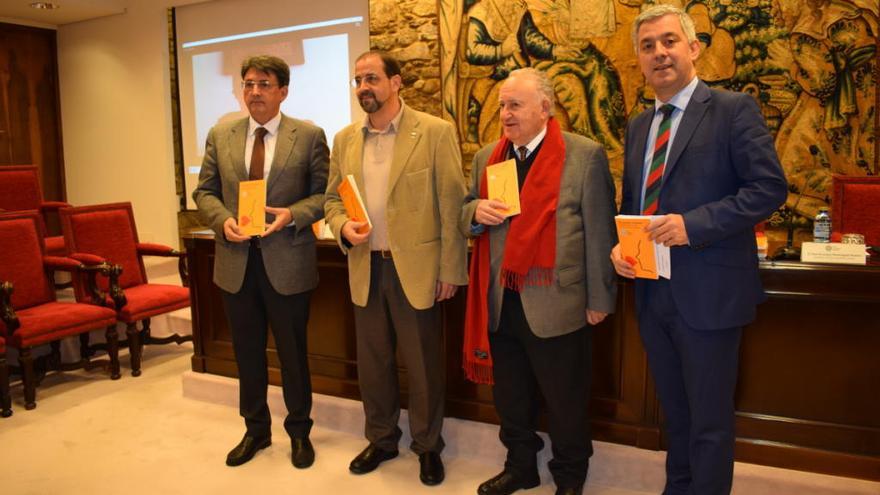 Acto de presentación del libro en la RAG.