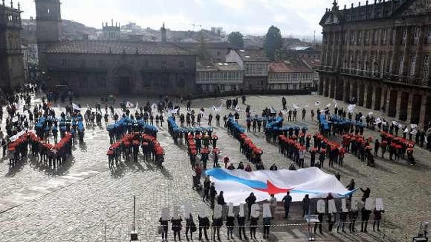 Acto del BNG, ayer, en la plaza del Obradoiro. // Xoán Álvarez