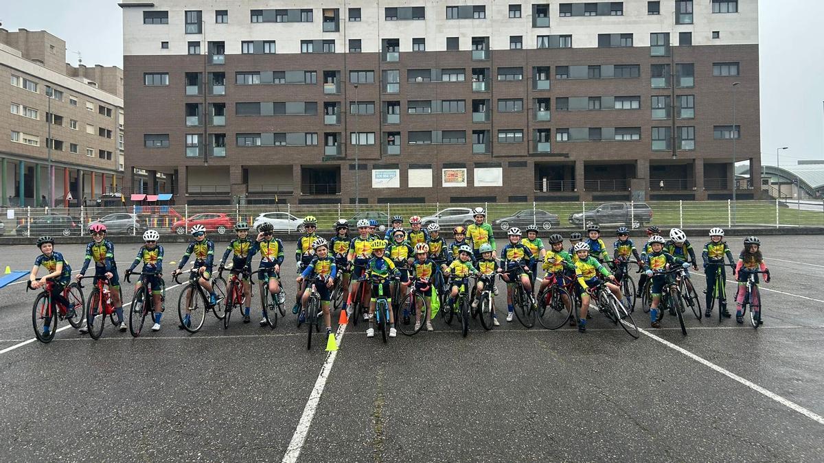 VÍDEO: Entrenamiento de la Escuela Ciclista Viella