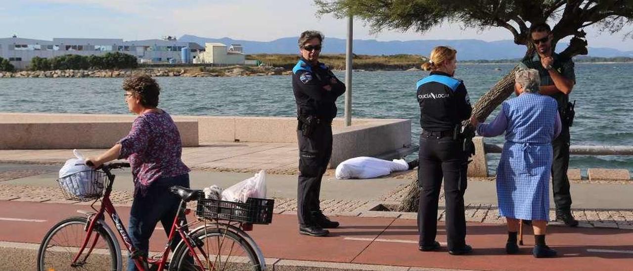 Paseo de Lordelo, en O Grove, cuyo paseo marítimo llegará a la casa de la tercera edad. // Muñiz