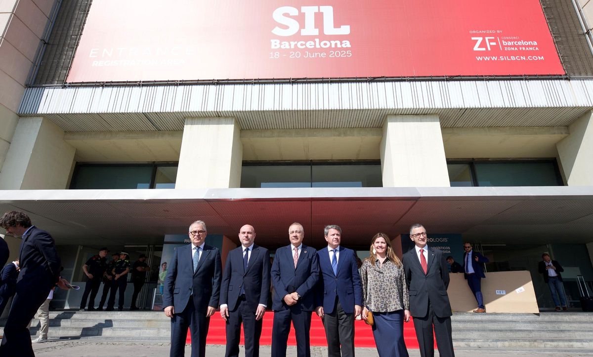 El acto inaugural ha sido presidido por el secretario de Estado de Transportes y Movilidad Sostenible, José Antonio Santano; el secretario general del Departamento de Territorio, Vivienda y Transición Económica de la Generalitat de Cataluña, Jordi Terrades; el teniente de alcalde del Ayuntamiento de Barcelona, Jordi Valls; el delegado del Gobierno en Cataluña, Carlos Prieto; el delegado especial del Estado en el Consorci de la Zona Franca de Barcelona, Pere Navarro y la directora general del CZFB, Blanca Sorigué.