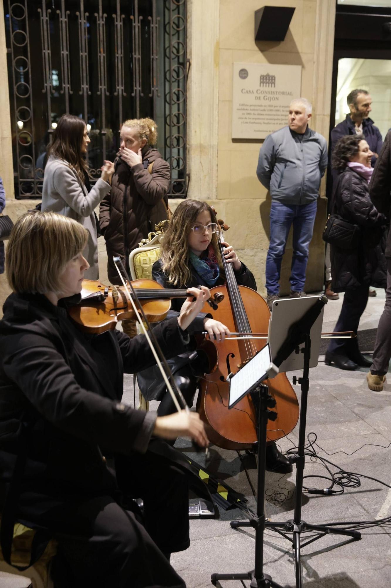 La concentración por el 25N en Gijón, en imágenes