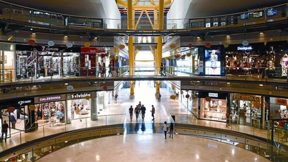 Comercios que forman parte de la oferta del centro comercial Arenas de Barcelona, el último de este tipo abierto en la ciudad.