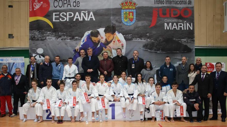 Organizadores y medallistas del I Trofeo Villa de Marín.