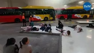 Un gran simulacro de emergencias cierra la intermodal de Palma y desconcierta a los usuarios: "¿Y ahora cómo lo hago?"