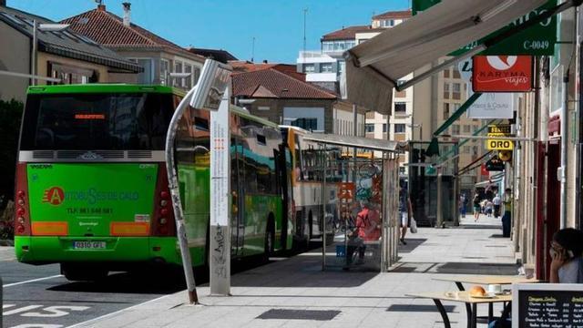 La parada de la Rúa de la Rosa donde se produjo la agresión entre un conductor y un pasajero en un autobús.