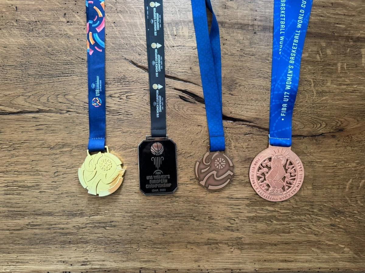 Les quatre medalles que ha aconseguit Aina Cargol en quatre estius
