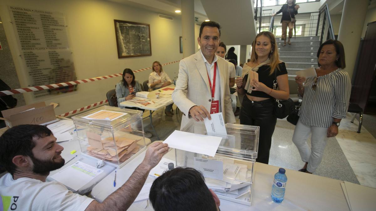 Pere Antoni durante su votación el 28M.