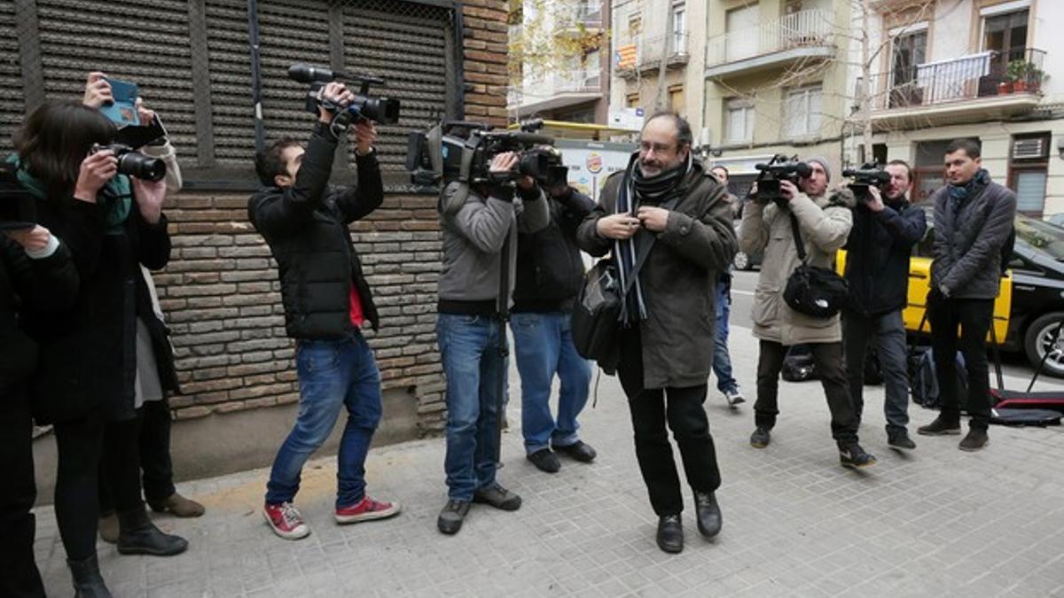 Antonio Baños, esta mañana, a su llegada al consejo nacional de la CUP