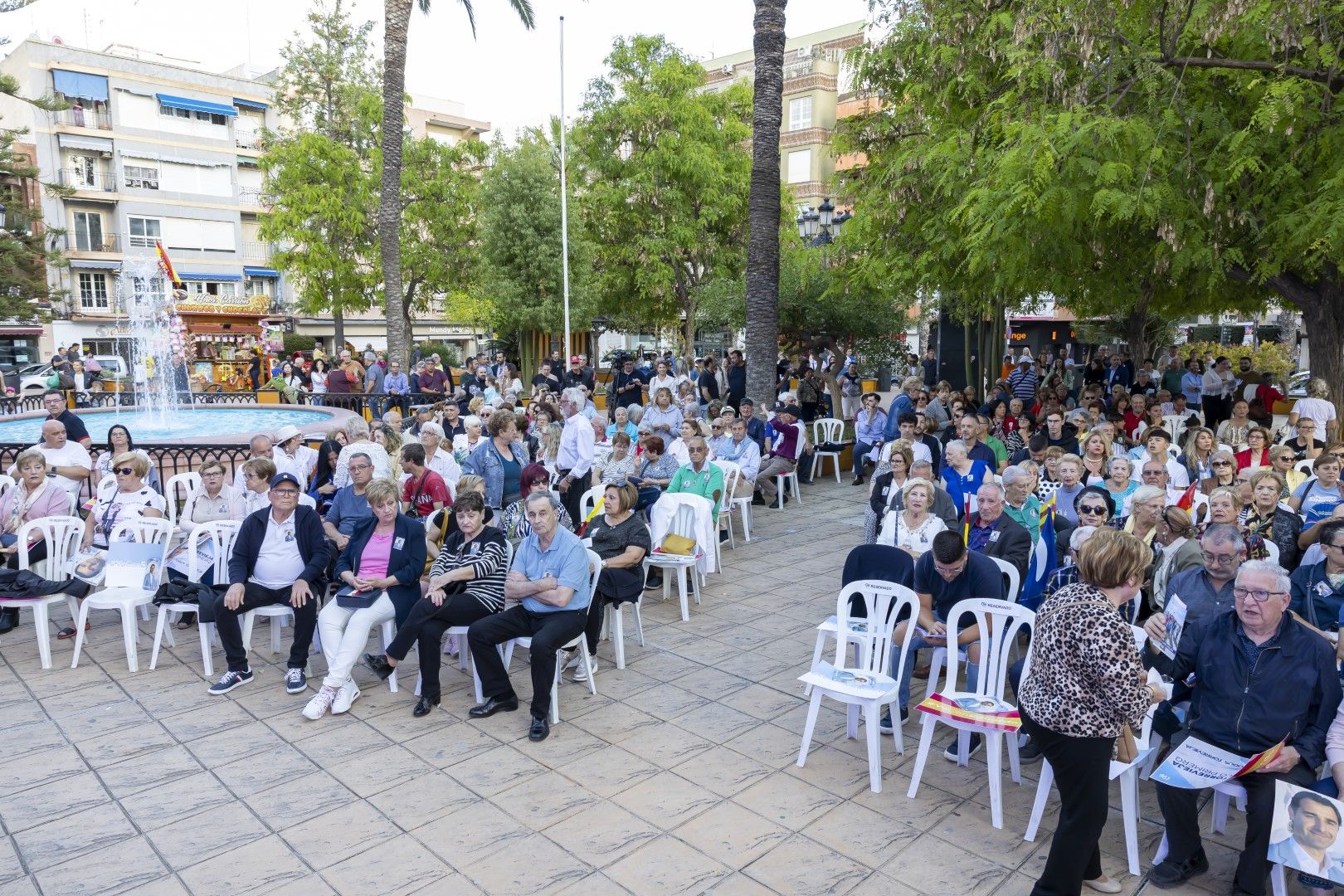 Mitin de arranque de campaña de Eduardo Dolón en la plaza de la Constitución de Torrevieja