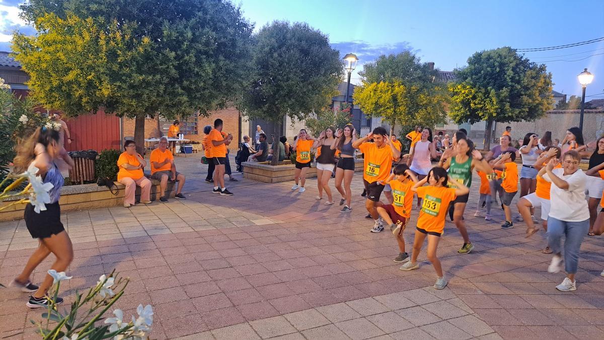 Sesión de zumba, en Bretó.