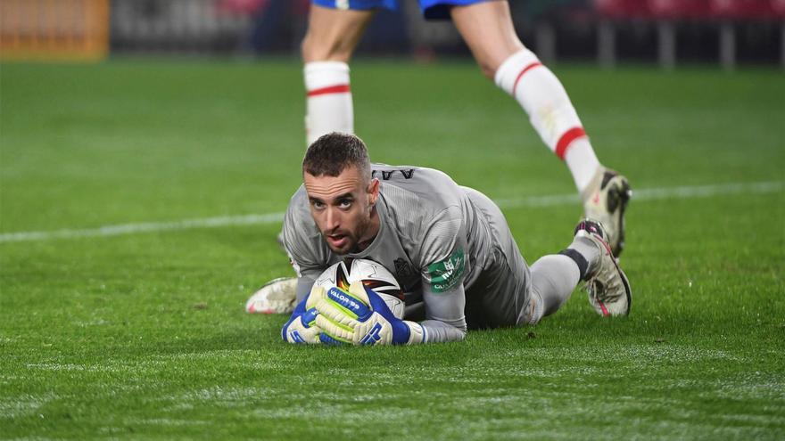 Aarón Escandell fue un muro: Durante 88 minutos lo paró todo, incluso una chilena envenenada de Griezmann