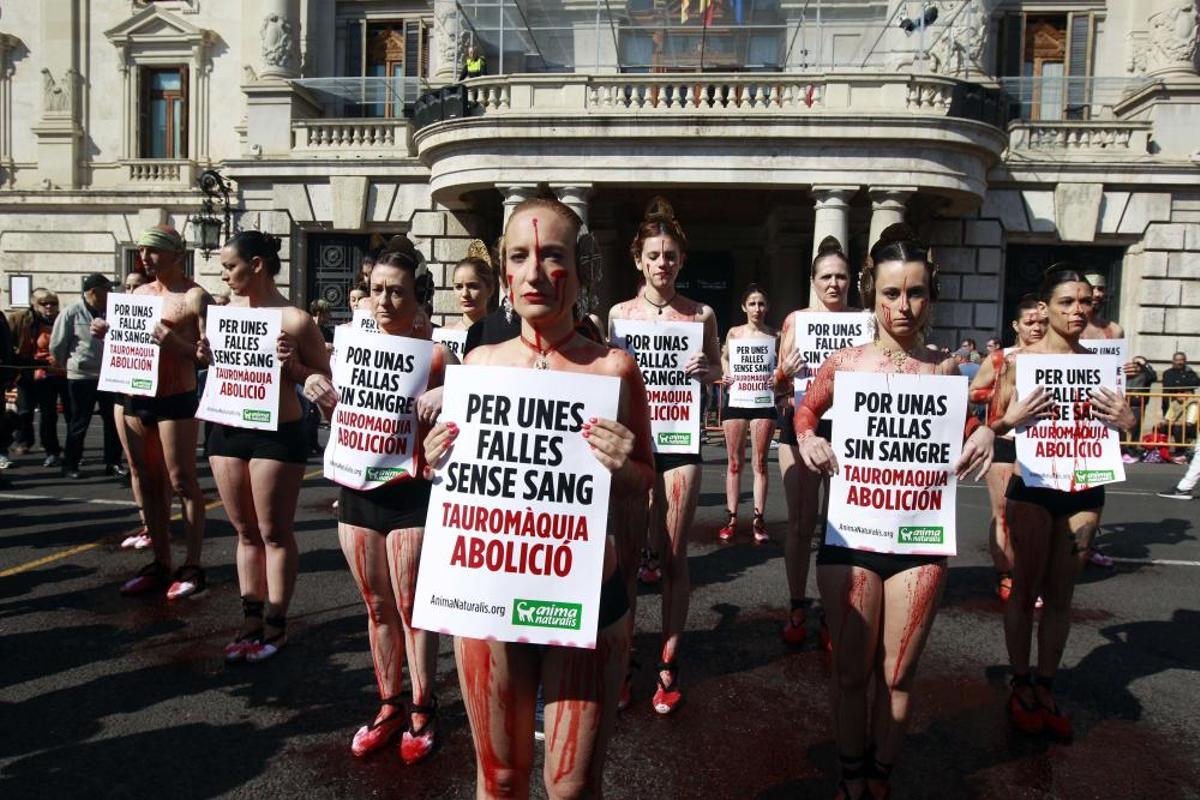 Manifestación y performance antitaurina en Valencia