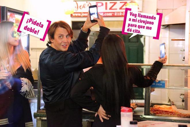 Khloé Kardashian y Kim Kardashian pidiendo pizza