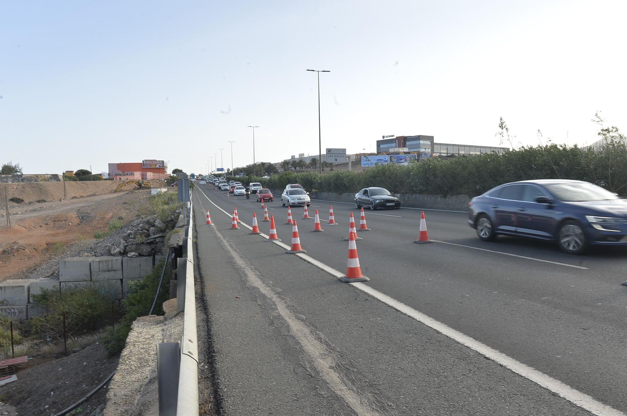 Derrumbe de un muro en la autopista