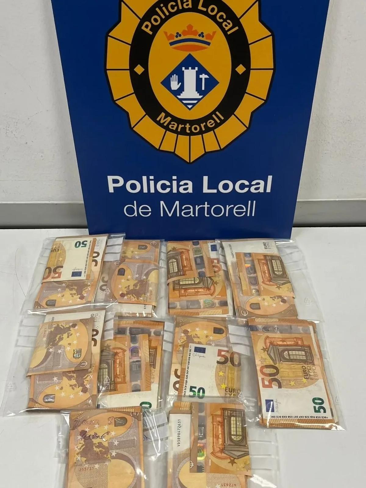 Els més de 9.000 euros en efectiu trobats al cotxe aturat a Martorell