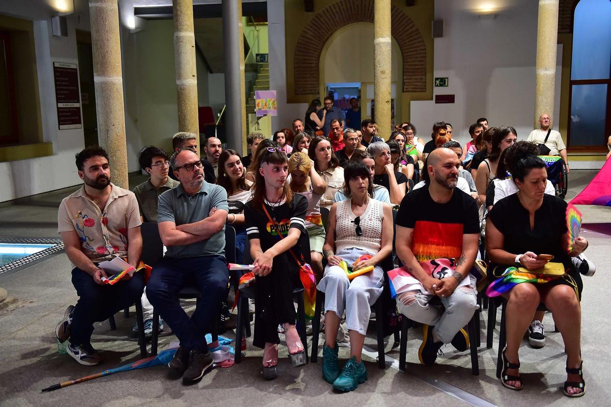 Fotogalería | Acto institucional del Orgullo LGBTI+ en Plasencia