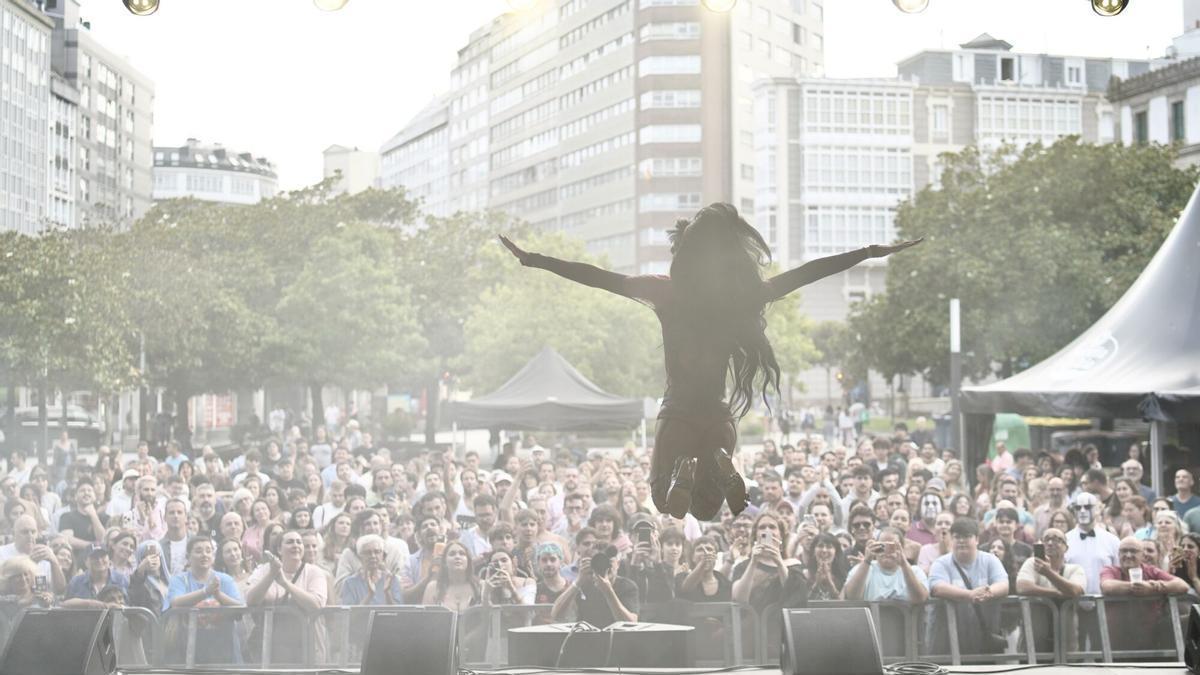 Imagen de la segunda jornada del Atlantic Pride en la plaza de Pontevedra