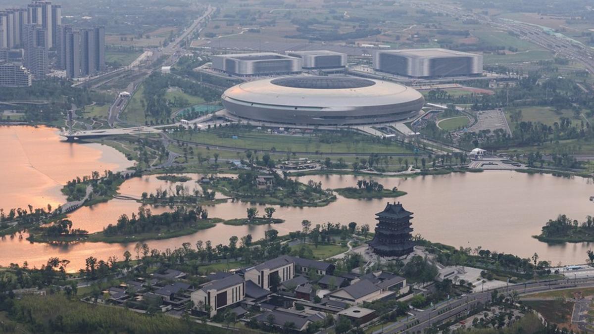 Vista aérea del Parque Deportivo del Lago Dong'an en Chengdu, donde se llevará a cabo la ceremonia de apertura de los Juegos Mundiales Universitarios de la Federación Internacional de Deportes Universitarios (FISU, siglas en inglés).