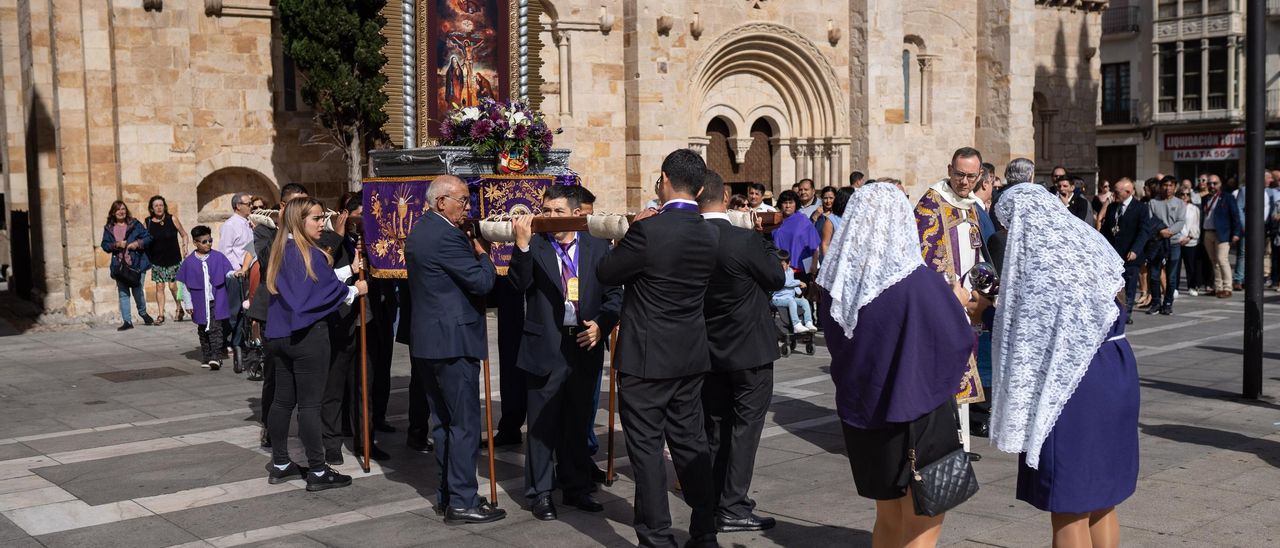 PROCESION SEÑOR DE LOS MILAGROS. COMUNIDAD PERUANA PERU