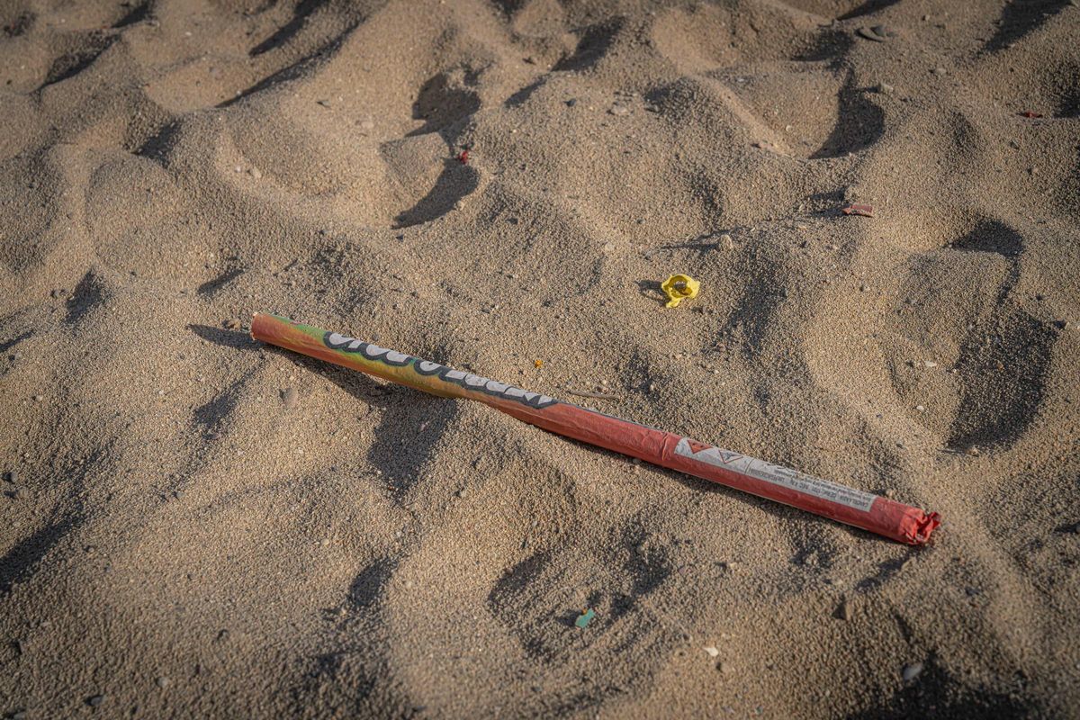 Barcelona recupera el ritmo normal en sus playas después de la verbena de Sant Joan