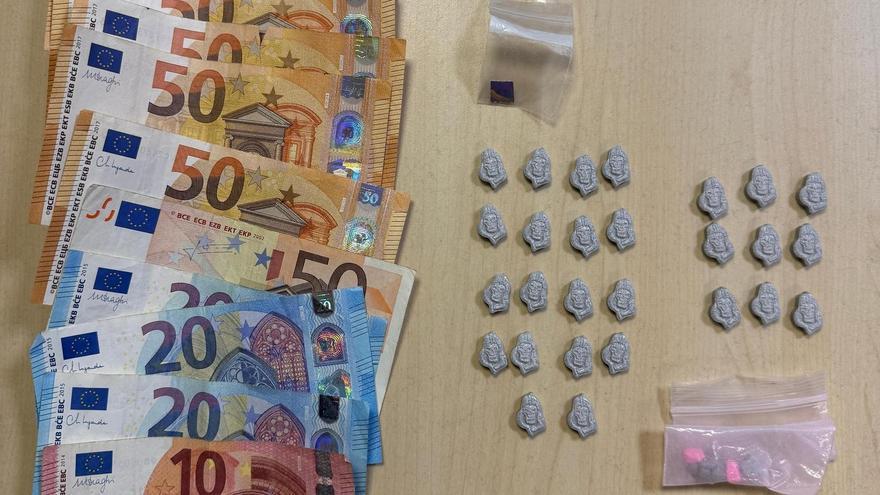 Dinero y drogas reparadas para la venta al menudeo incautadas en Segorbe.