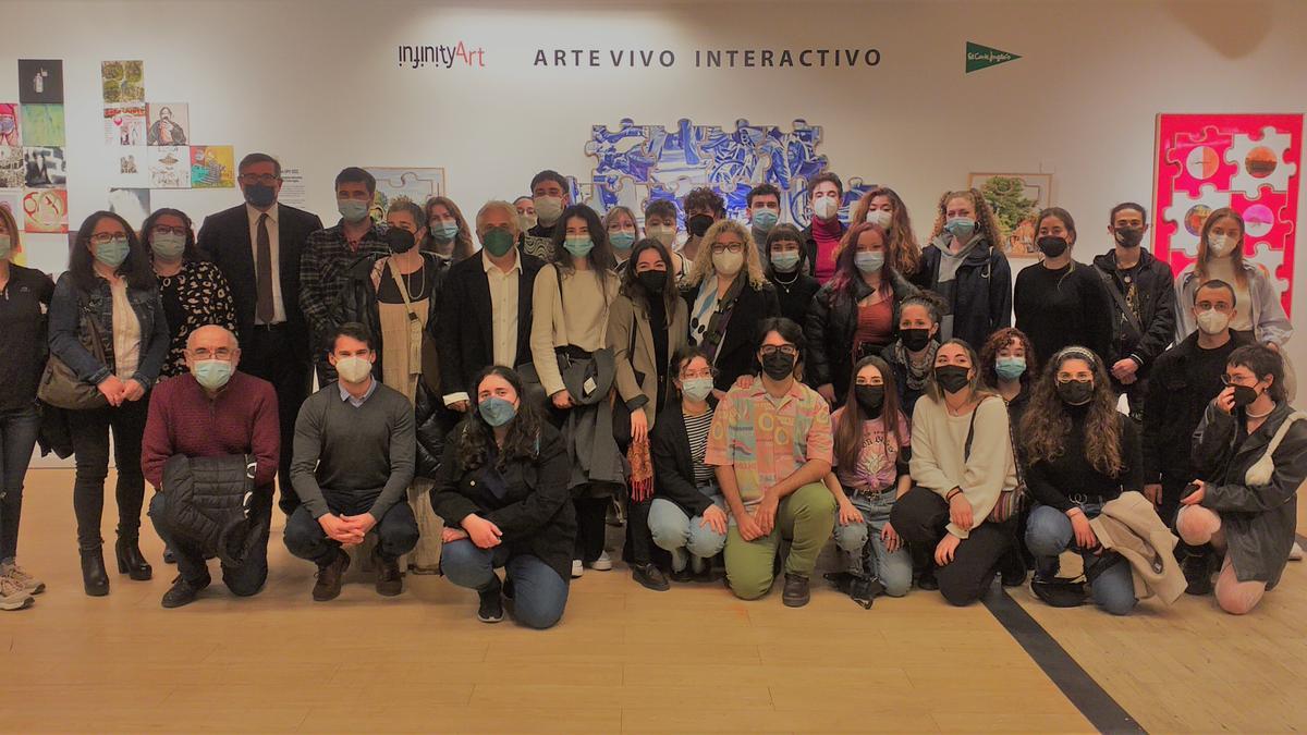 Alumnos de la UPV en la inauguración