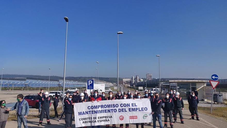 Trabajadores de Abengoa vuelven a concentrarse en El Carpio en defensa de sus empleos