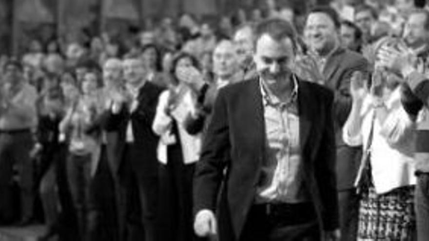 Zapatero ordena una campañade &quot;ideas firmes y actitud serena&quot;