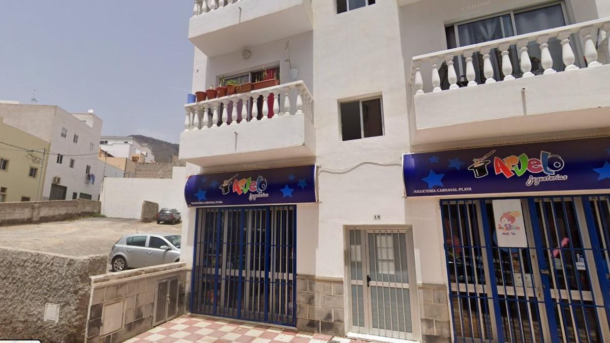 Balcón desde el que saltó una persona en Adeje