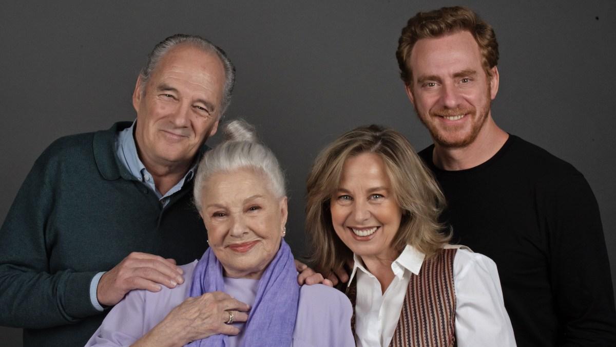 Por la izquierda: Carlos Olalla, Lola Herrera,  Natalia Dicenta y Claudio Tolcachir, equipo de la obra de teatro 'Camino a la meca'.