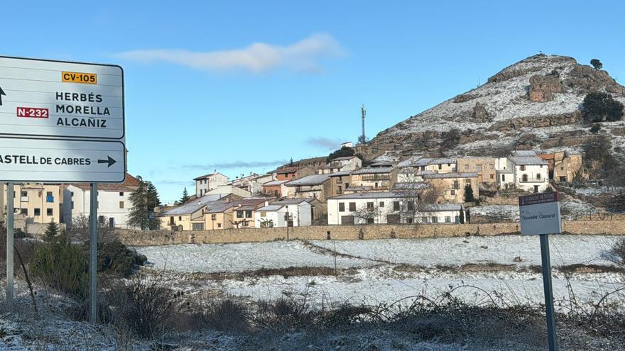 Cae la nieve en el norte de Castellón