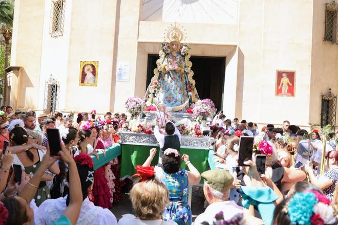 Elche demuestra su devoción rociera en su tradicional romería hacia el Pantano