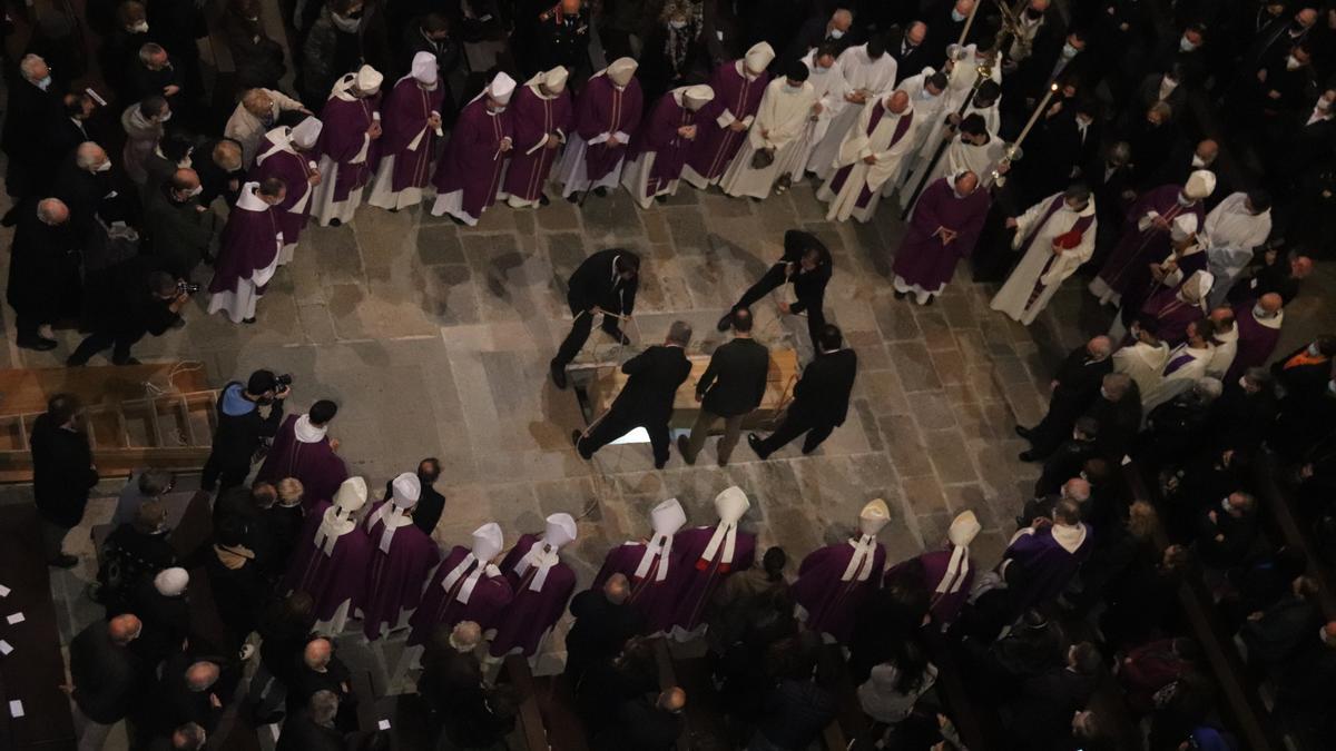 La Catedral de Girona s'omple per acomiadar Francesc Pardo