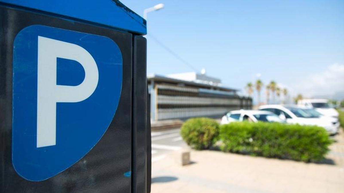 Aparcamiento en la playa de Castelldefels.