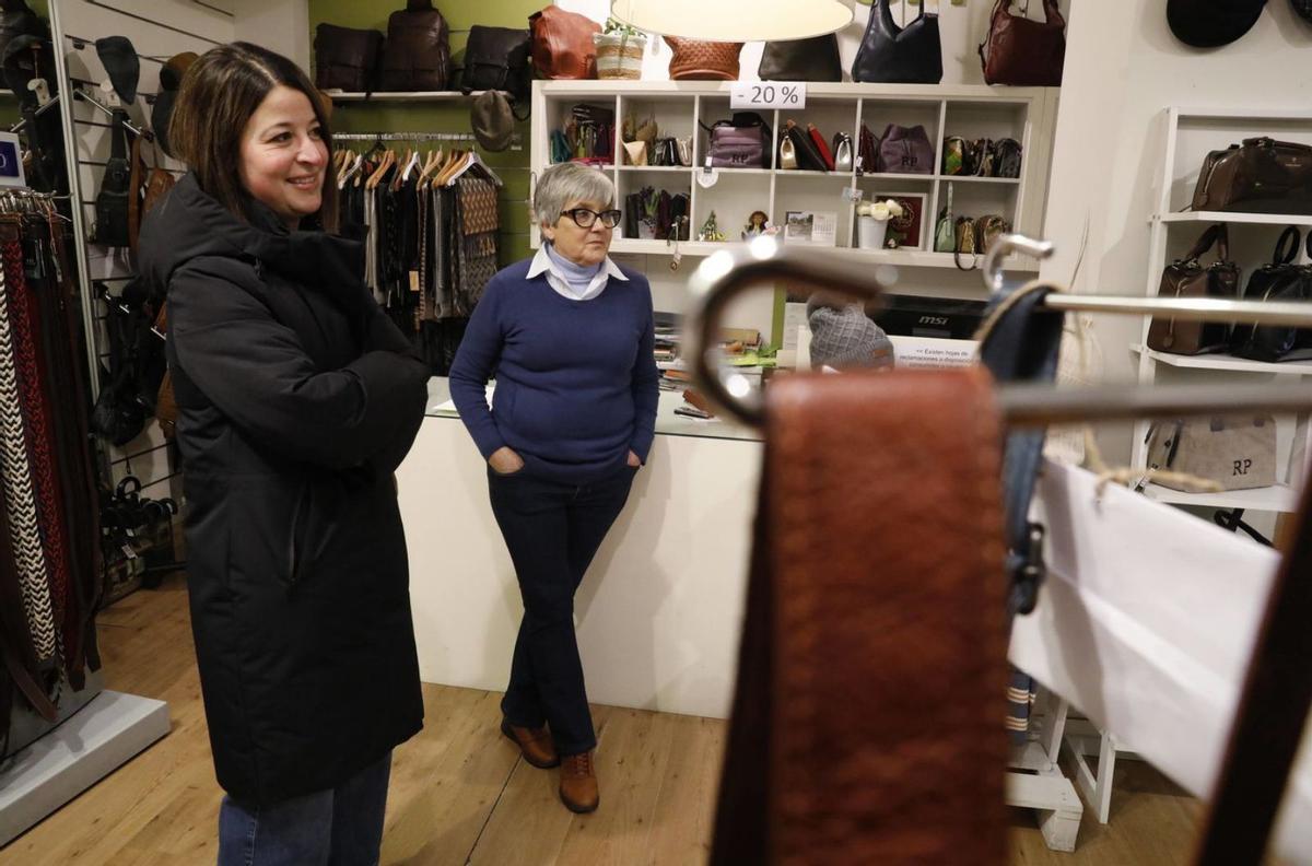 Marta Gómez y Luisa García, en Tafilete, en la calle Rivero.