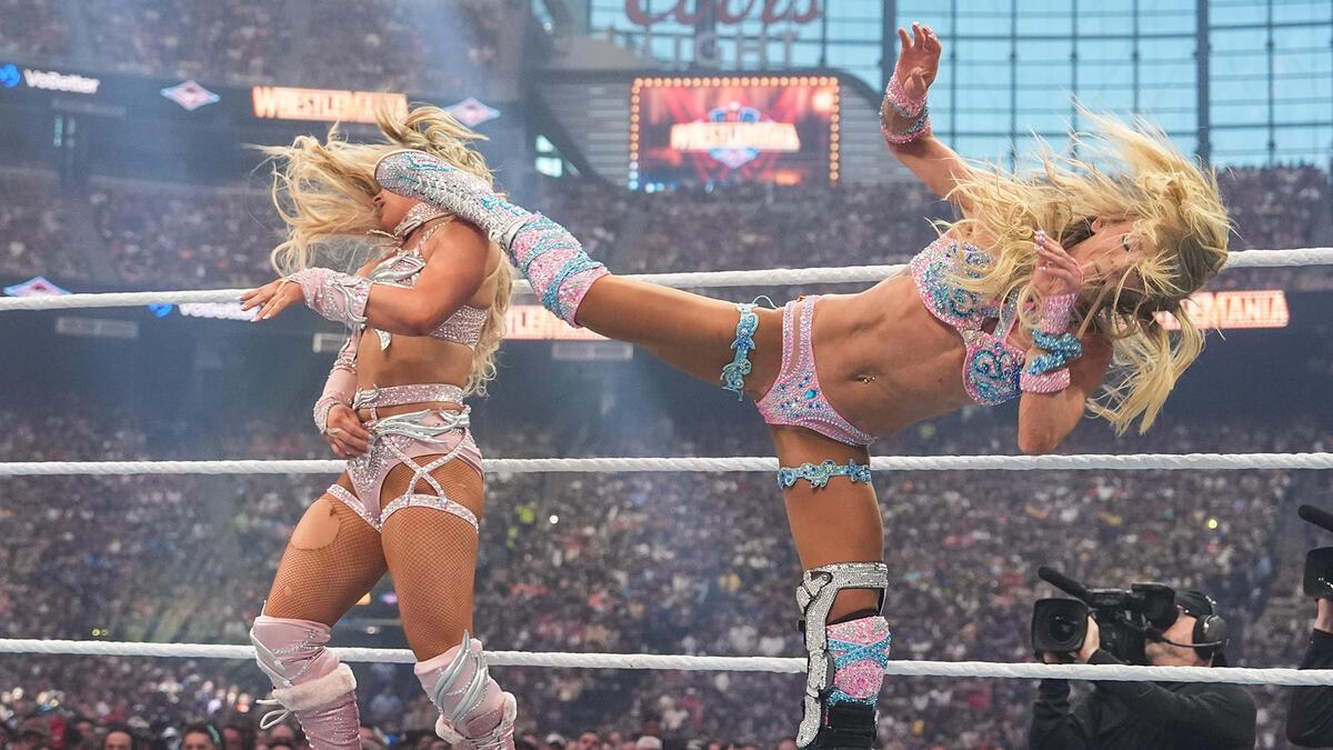 Las luchadoras de la WWE no pueden llevar su vestuario habitual en Arabia Saudí.