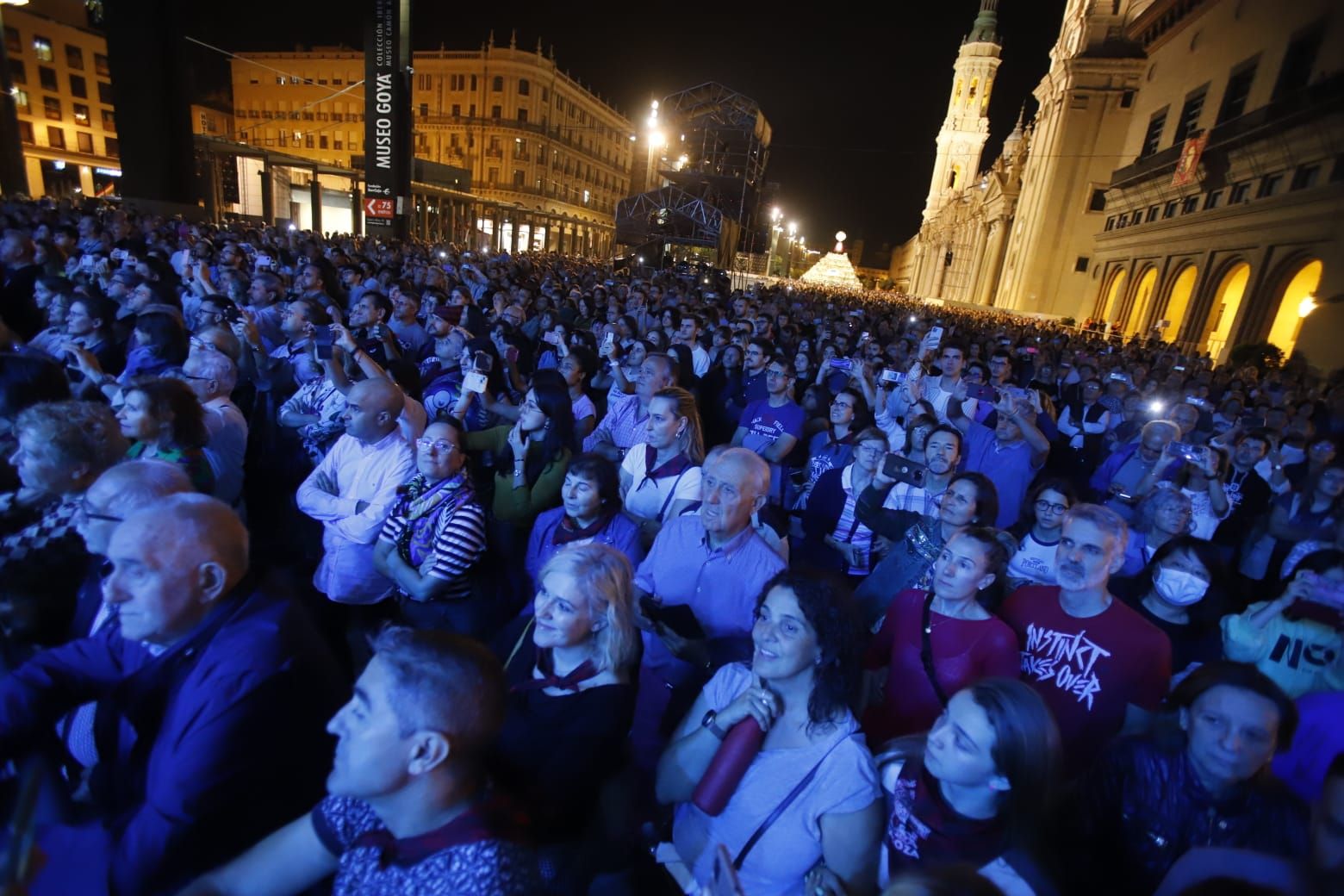 Los fuegos artificiales marcan el fin de las Fiestas del Pilar