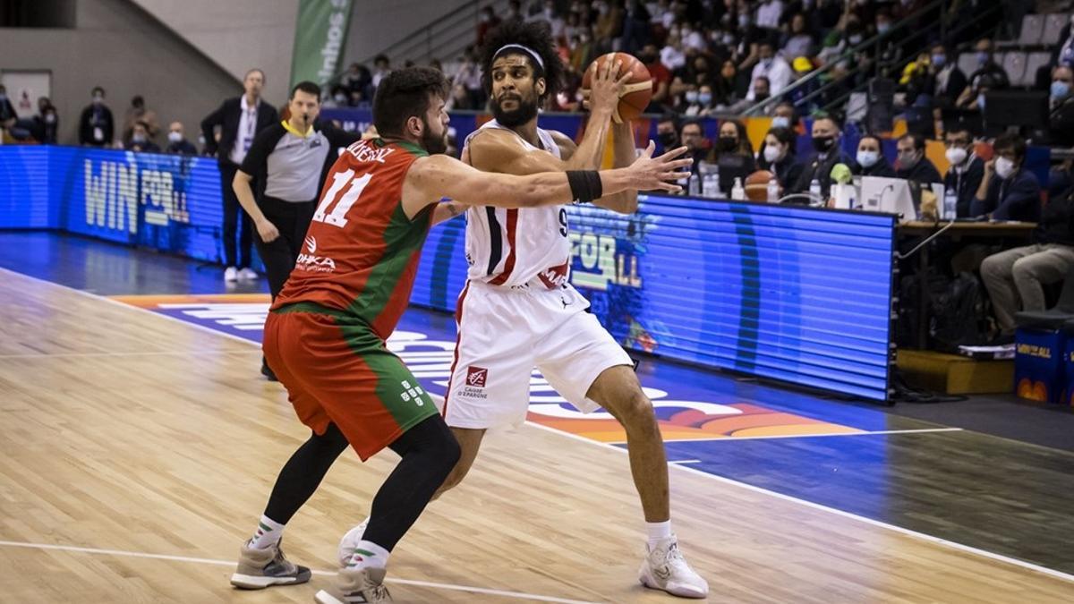 'Lou' Labeyrie, jugador del Valencia Basket e internacional con Francia, en la victoria de los suyos en Portugal