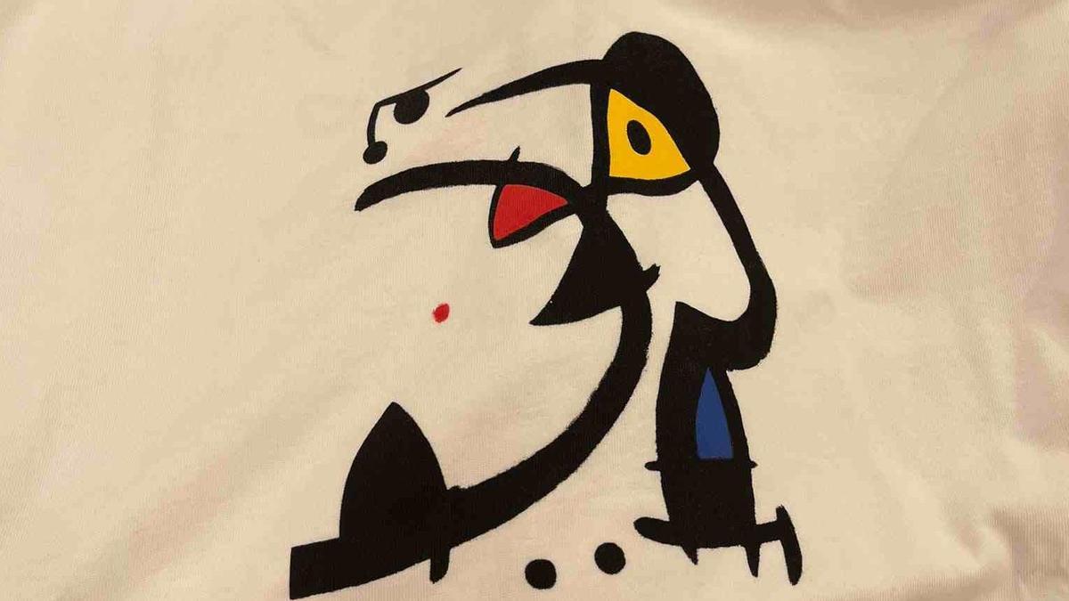 Detalle de una camiseta de la colección Miró.