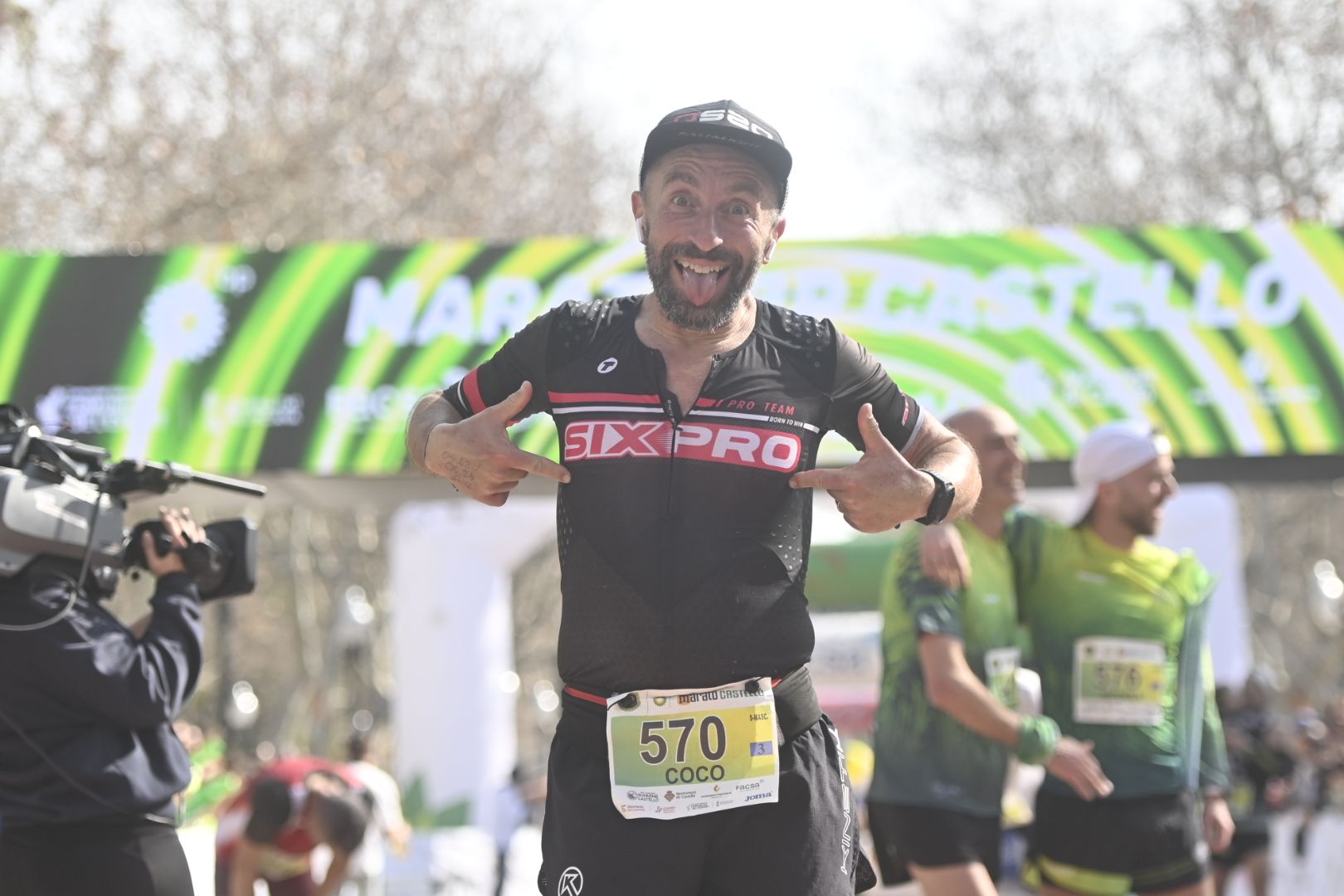 Algunas de las mejores celebraciones en meta del Marató bp Castelló