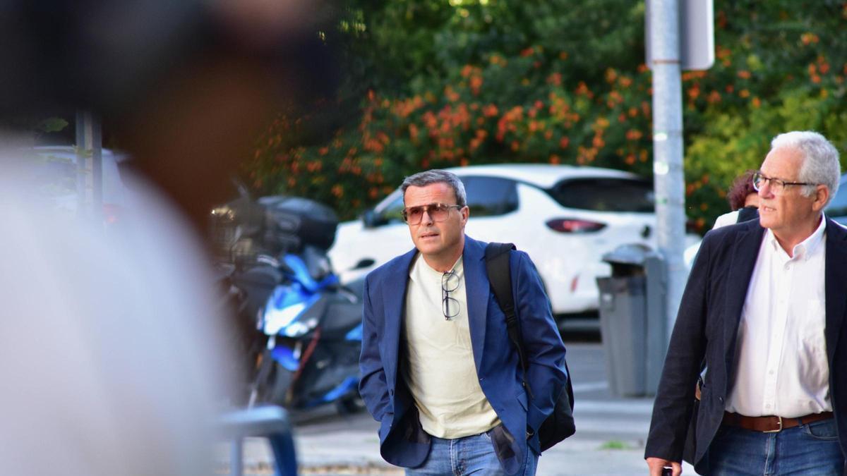 Miguel Ángel Gallardo a su llegada a la Audiencia de Badajoz, este lunes.