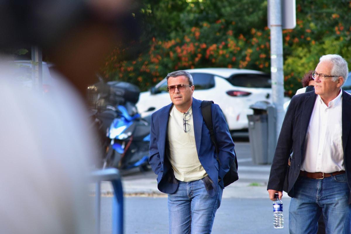 Miguel Ángel Gallardo a su llegada a la Audiencia de Badajoz, este lunes.