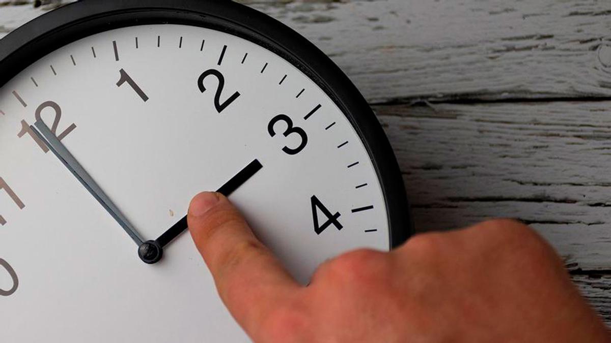 El cambio de hora se llevará a cabo durante la madrugada del sábado 29 de marzo de 2025.
