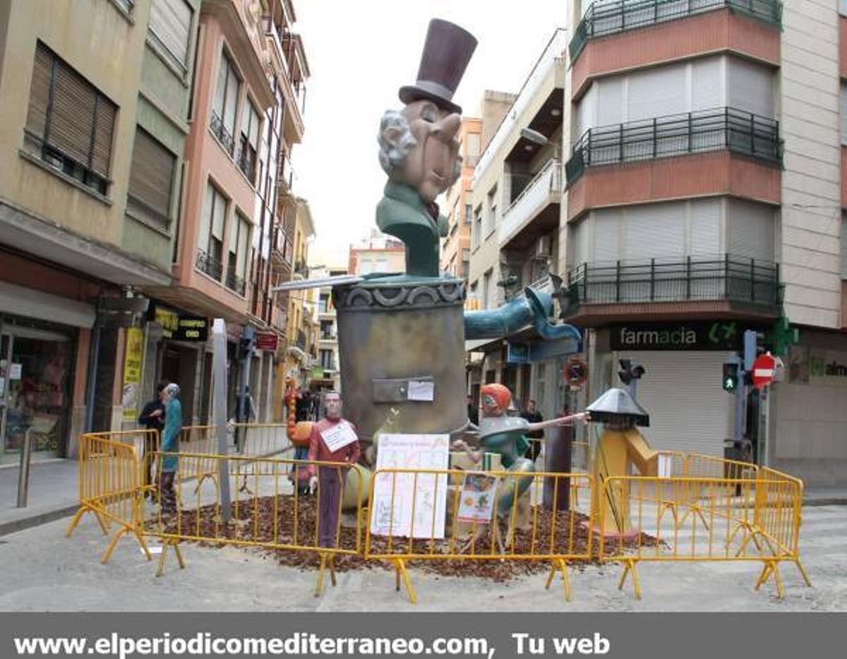 Las reinas falleras de Burriana visitan los monumentos