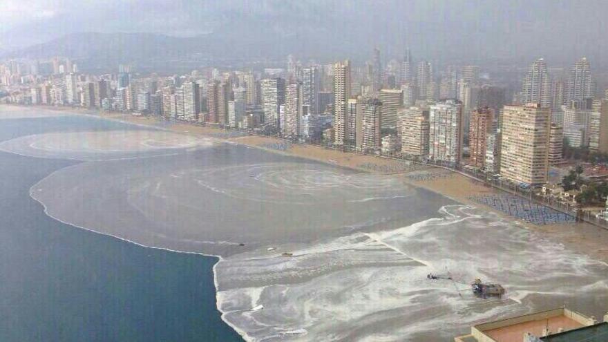 Una tromba de agua sacude Benidorm