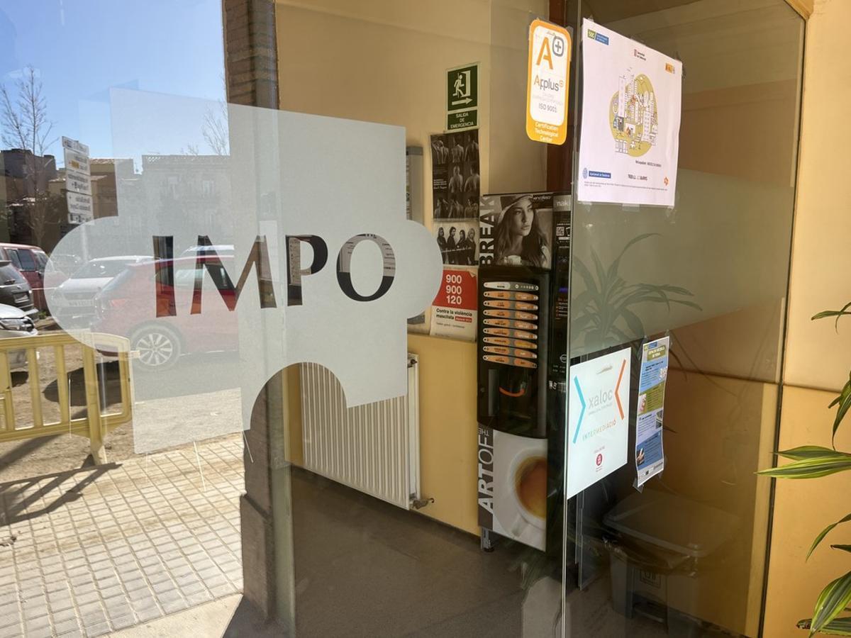 Entrada del Servei dImpuls Municipal de Promoció de lOcupació de Badalona, órgano que gestiona la anunciada contratación de personas en paro